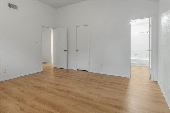 Building Photo - 812 Jefferson Ave