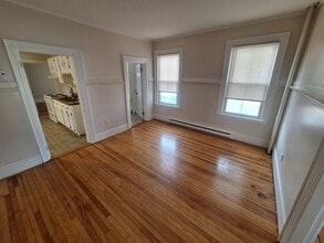 Building Photo - 19 Robinson St