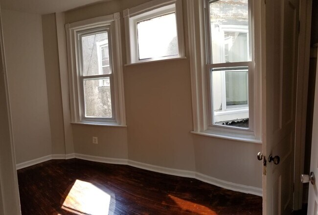 Building Photo - 5346 Webster St