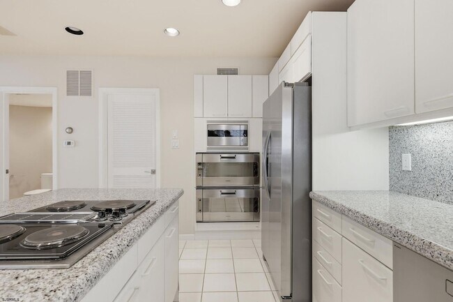 Building Photo - 119 S 11th Ave