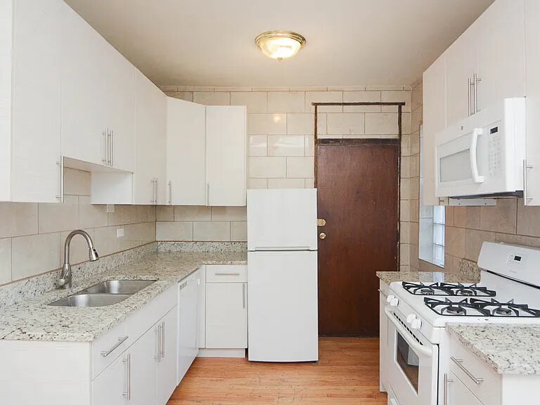 Building Photo - 4238 N Paulina St