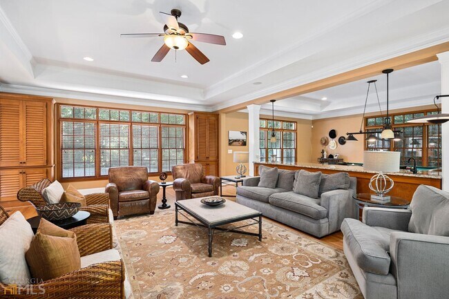 Building Photo - 521 Hollydale Ct NW