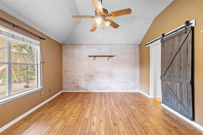 Building Photo - 25211 Barmby Dr