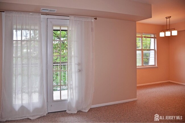 Building Photo - 311 Green Hollow Dr