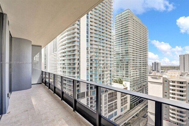 Primary Photo - 1000 Brickell Plaza
