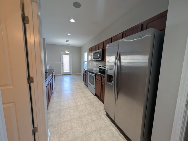 Building Photo - Pristine Home located in the Villages of Back Creek!