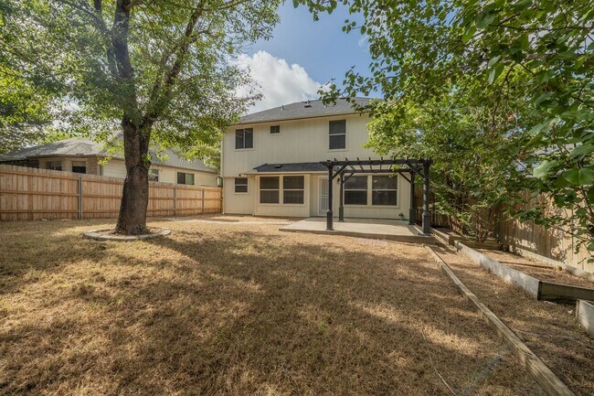 Building Photo - No Carpet! Tons of Space! Beautiful backya...