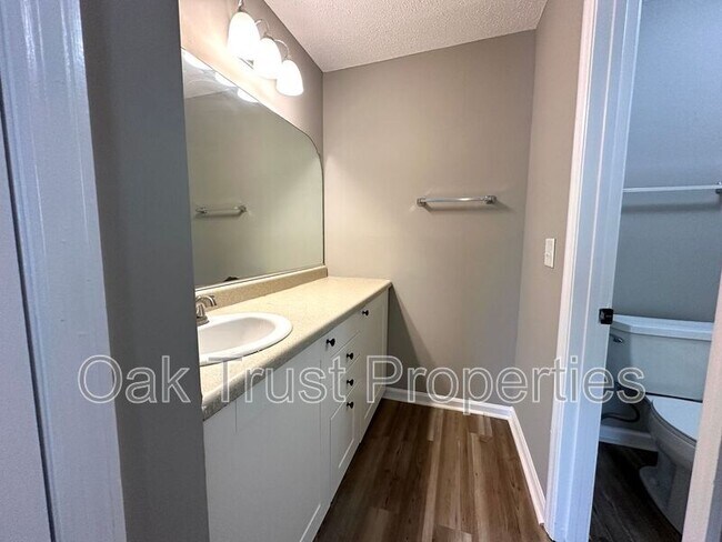 Building Photo - 401 Converse Ct