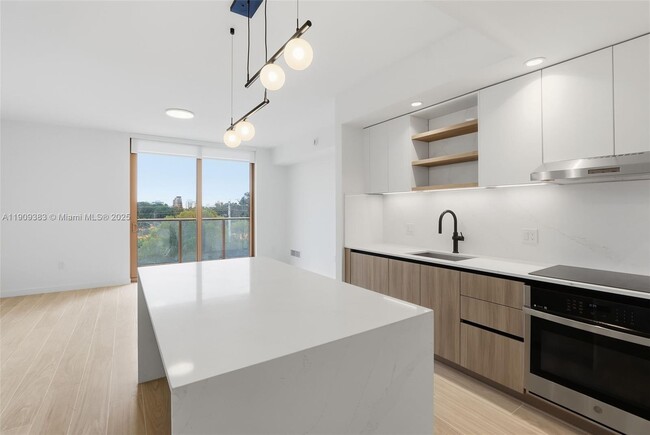 Building Photo - 3900 Alton Rd