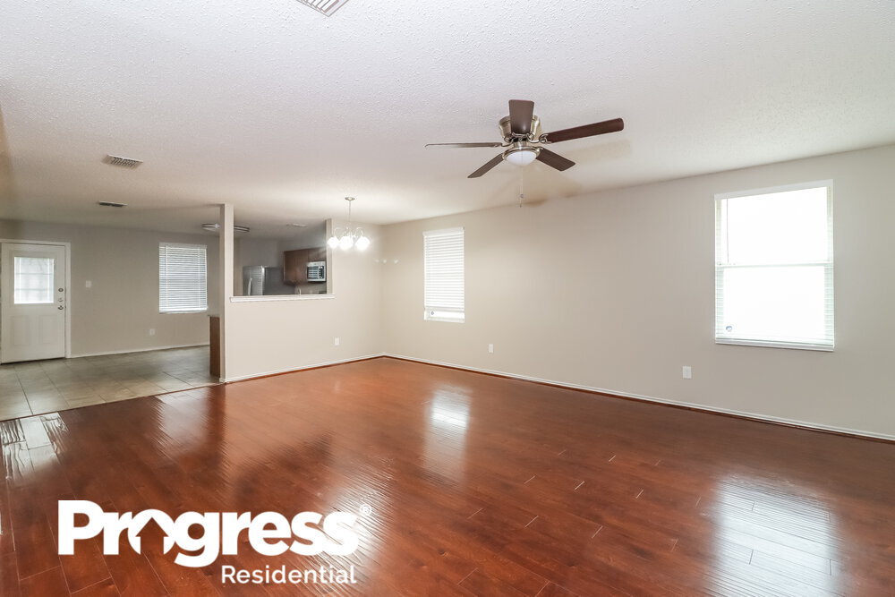 Building Photo - 509 Travis Ranch Tr