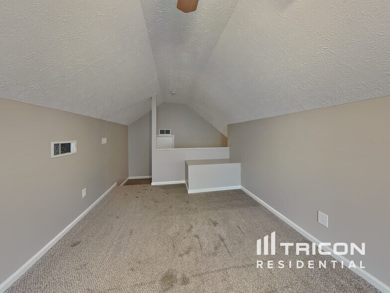 Building Photo - 1512 Riverglen Dr
