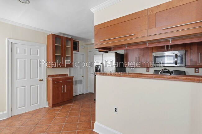 Building Photo - 3120 Parkwood Ave