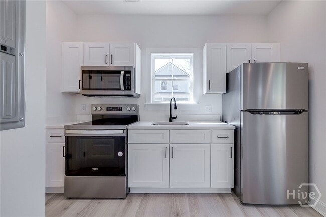 Building Photo - 1619 Le Grand St