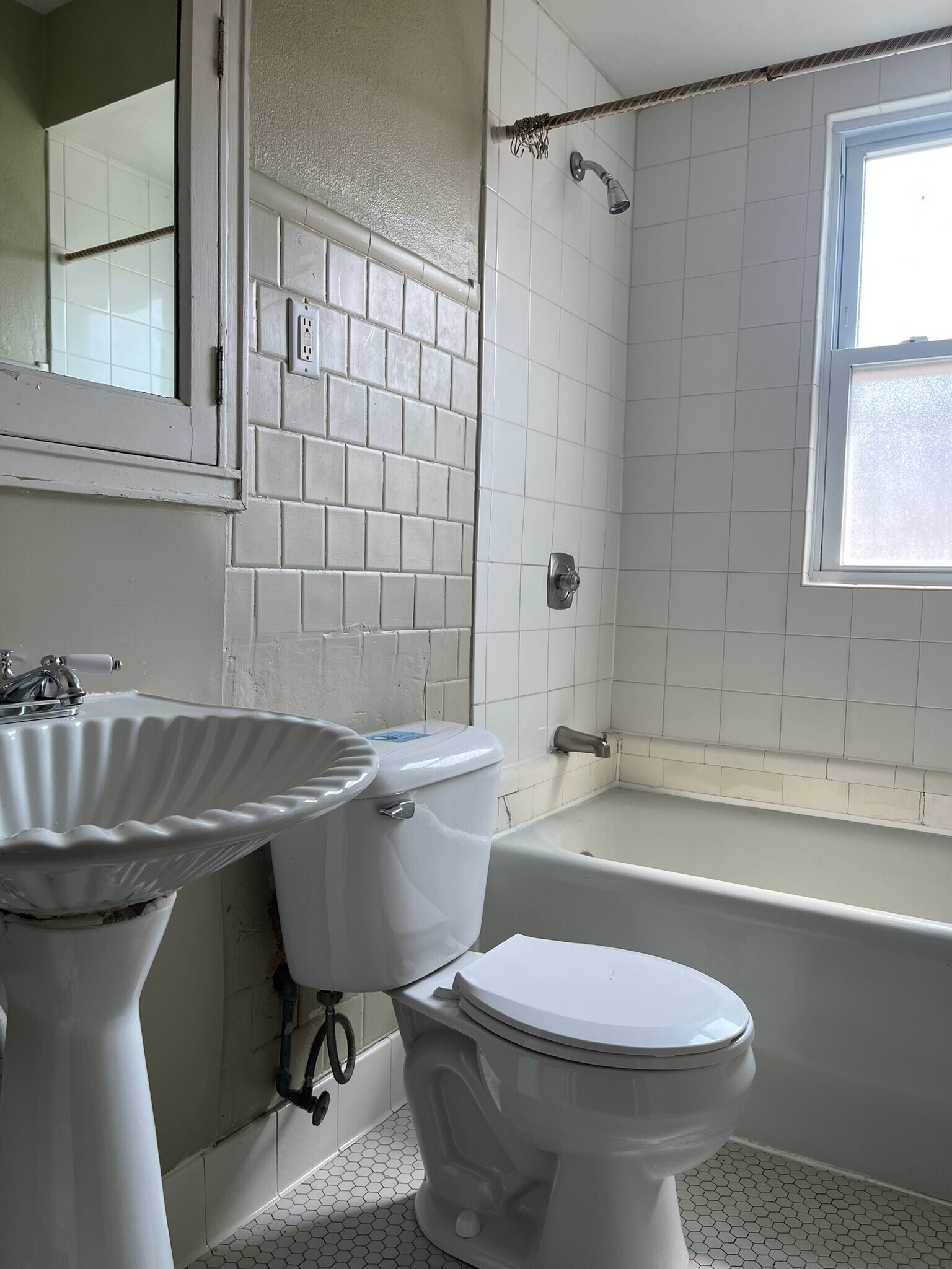 Building Photo - 3220 N Oakland Ave