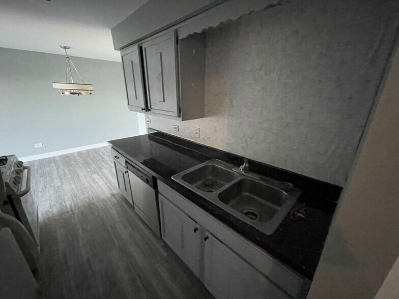 Building Photo - 39 W 66th St