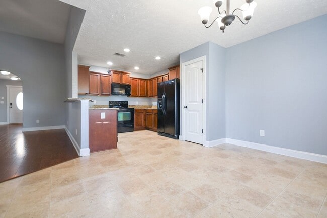 Building Photo - Pet Friendly Three Bedroom!