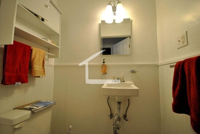 Building Photo - 1950 Beacon St #3 Boston MA 02135