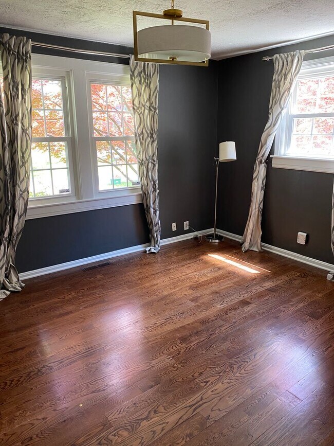 Building Photo - 2534 Tennyson Ave