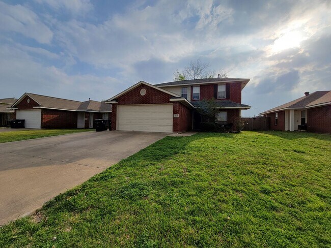 Building Photo - College Station - 4 bedroom - 4 bath - Fenced in yard / Home in Steeplechase Neighborhood.