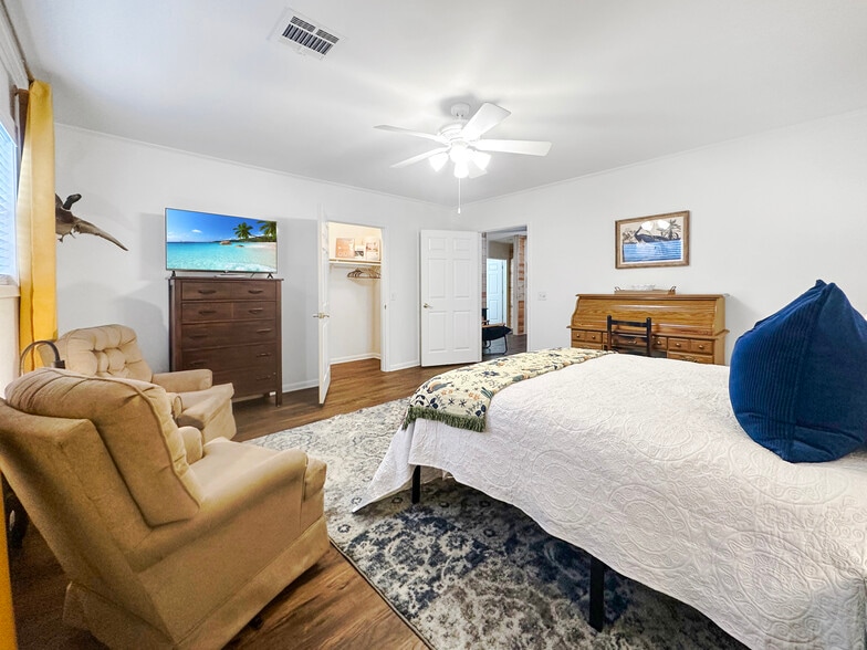 Building Photo - 402 Wallace Dean Rd