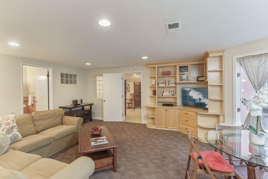 Building Photo - 938 Lighthouse Ave