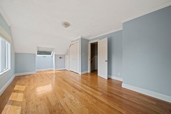 Building Photo - 28 Hillside Ave