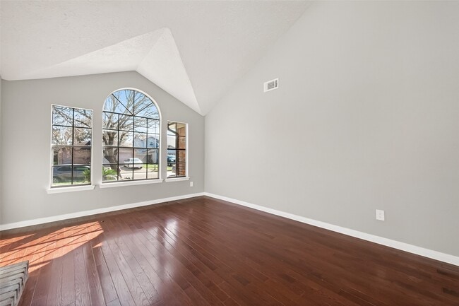 Building Photo - 10707 Staghill Dr