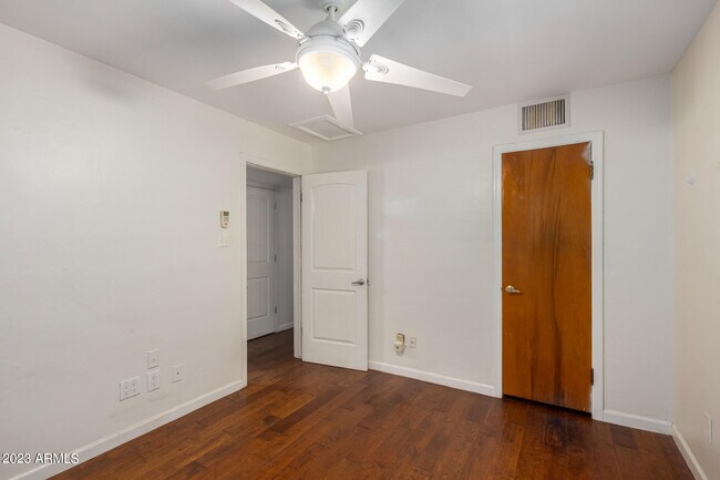 Building Photo - 7340 N 7th Ave