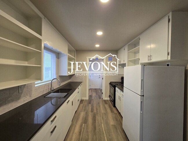 Building Photo - 3 bedroom home with washer and dryer – 1-acre lot next to an orchard – Large and small pets allowed!