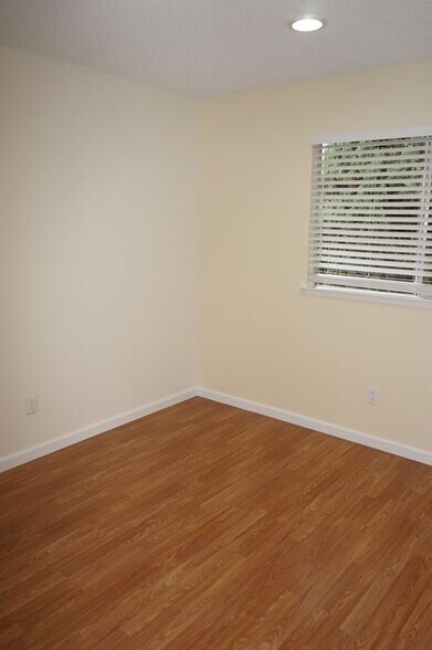 Building Photo - 547 Tawny Dr