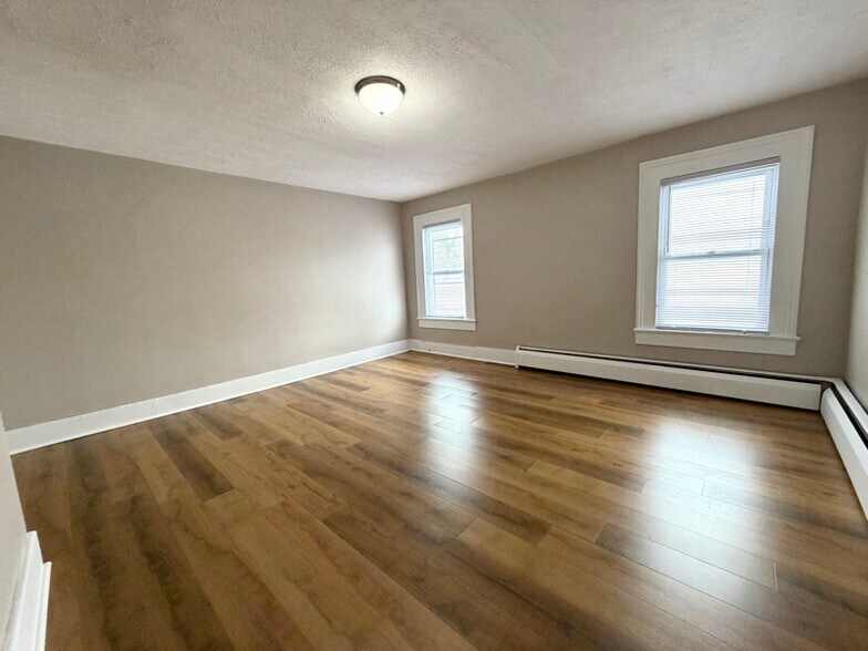 Building Photo - 184 Burritt Rd