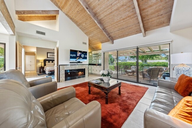 Building Photo - 343 Forest Hills Dr