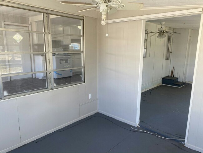 Building Photo - 5 Crest Ave