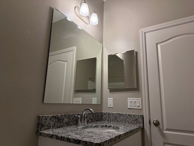 Building Photo - Terrifically Maintained Rental Home in Leesburg!