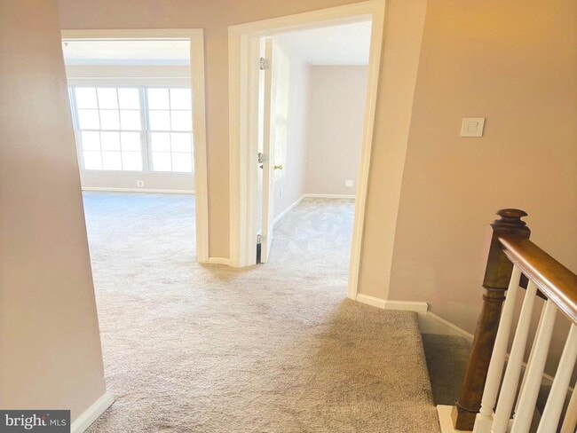 Building Photo - 9 Essex Ct