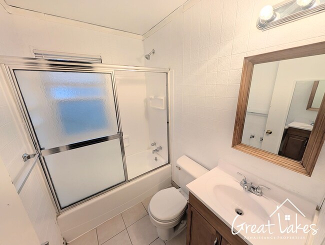 Building Photo - $200 OFF FIRST MONTH'S RENT - Stunning 2 B...