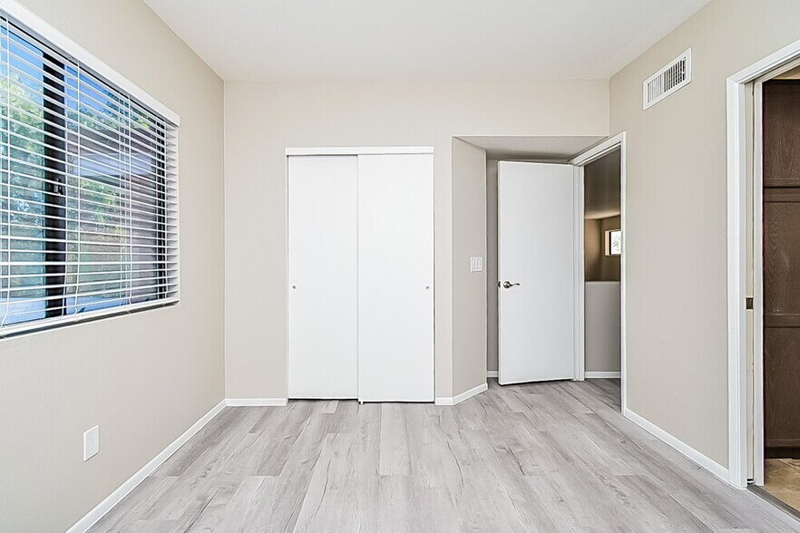 Building Photo - 7880 S Castle Bay St