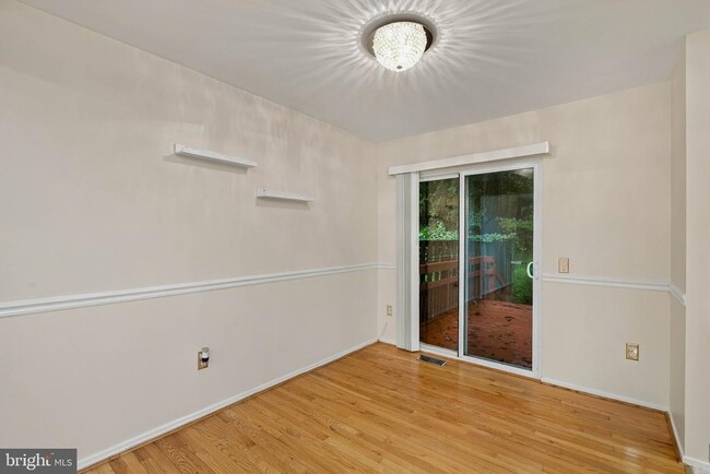 Building Photo - 1327 Alderton Ln