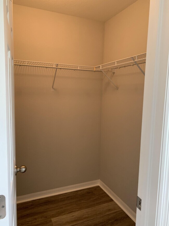 Building Photo - 4311 NE 23rd Pl