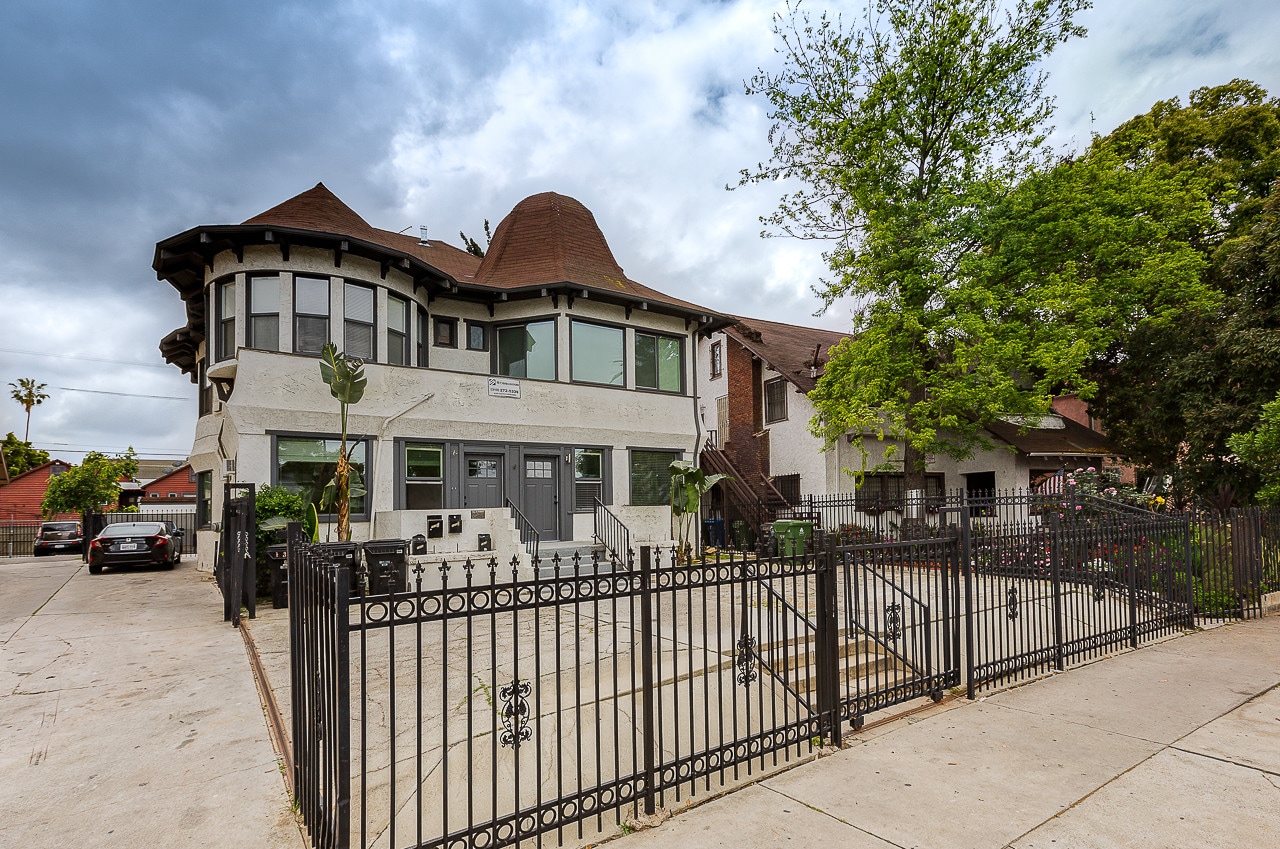 Building Photo - 1334 S Westlake Ave