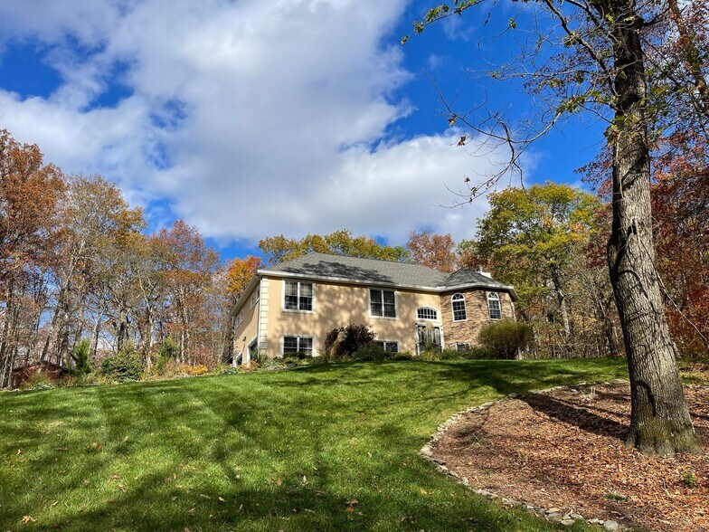 Building Photo - 20 Maple Hill Rdge