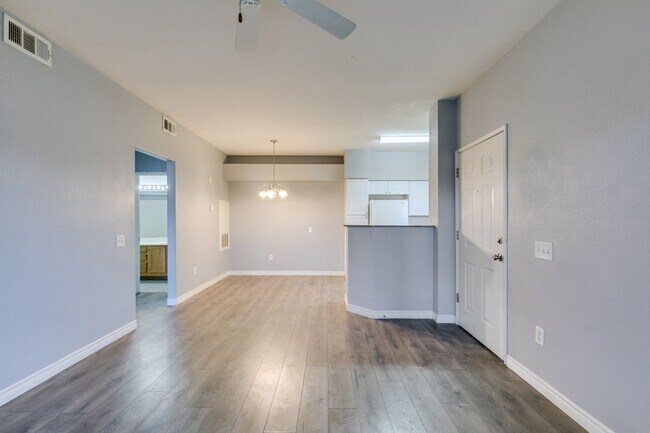 Building Photo - CUTE AND COZY 1 BEDROOM UNIT WITH TONS OF UPGRADES*COMMUNITY AMENITIES*