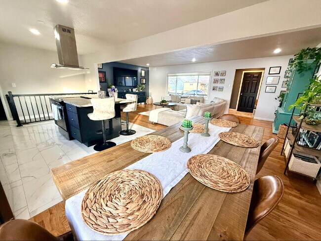 Building Photo - Gorgeously Updated Pueblo Home