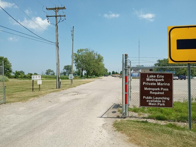 Building Photo - 20129 Huron River Dr