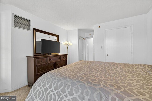 Building Photo - 1230 23rd St NW