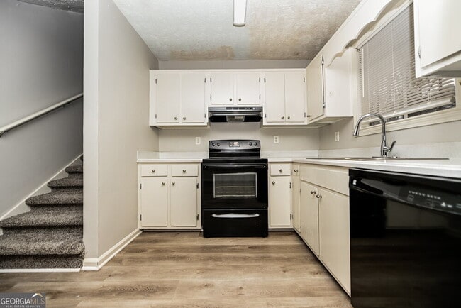 Building Photo - 6183 Fieldcrest Dr