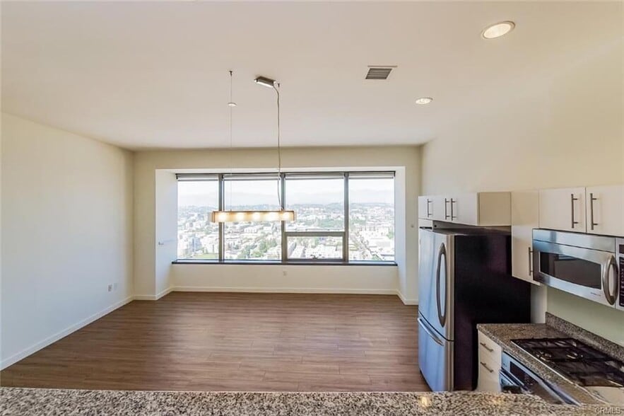 Building Photo - 1100 Wilshire Blvd