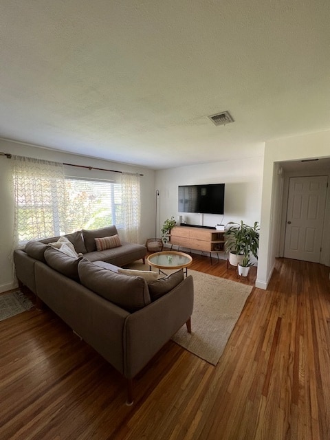 Fiber network is available in this area for all your streaming needs. - 30 W Par St