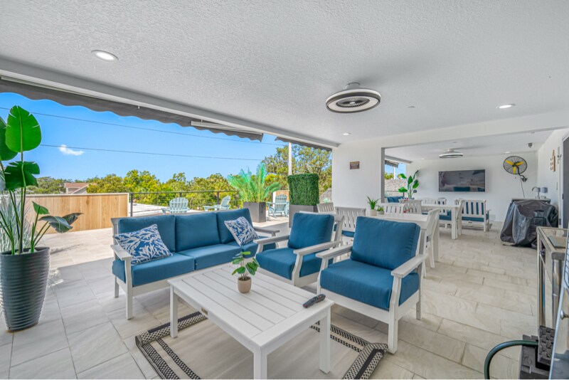 Building Photo - 527 N Garden Ave