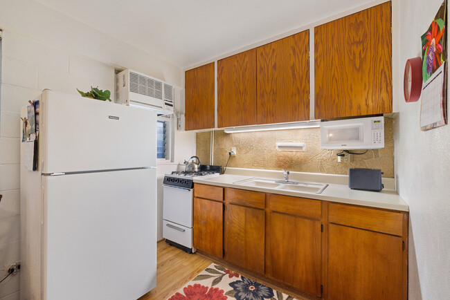 Building Photo - 235 Liliuokalani Avenue, Apt. 229